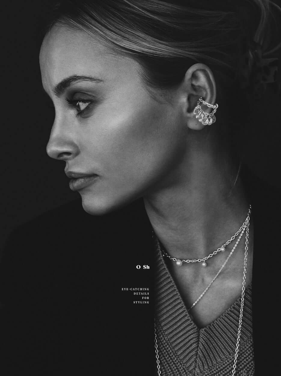 CHANGE-PENDANT EAR CUFF