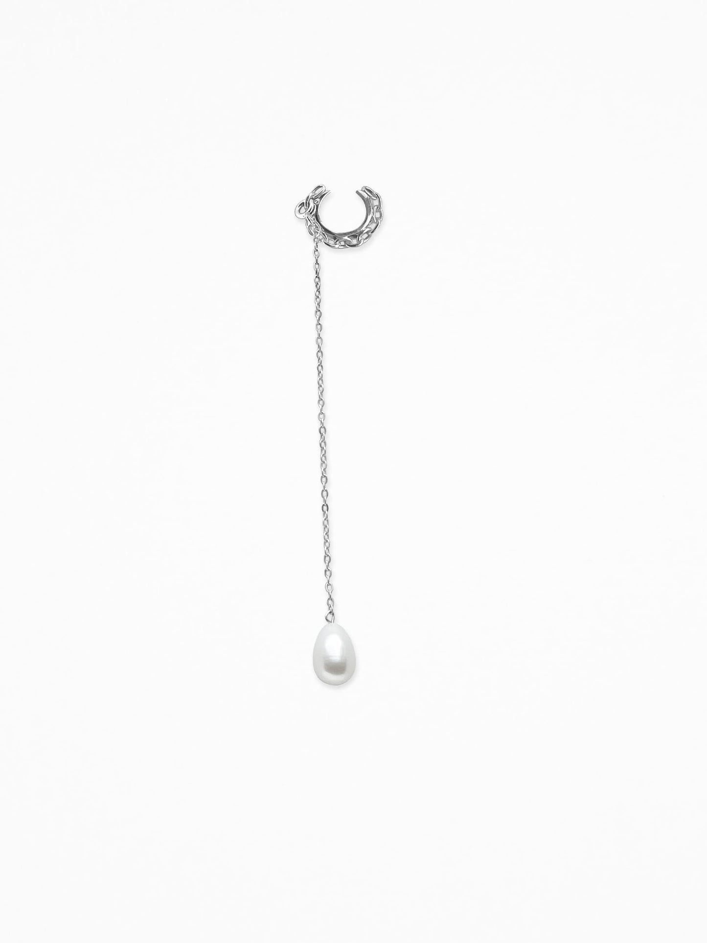 CHANGE-PENDANT EAR CUFF